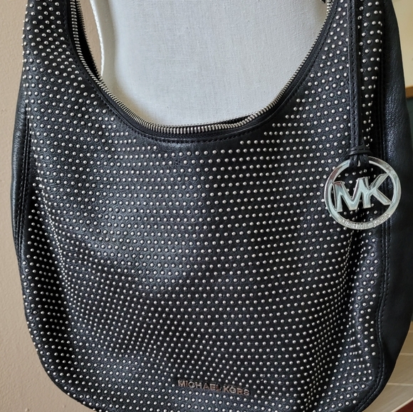 MICHAEL KORS black leather with edgy stud details hobo cross over - Picture 2 of 16